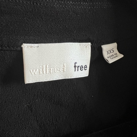 Wilfred Free collared two button crop top - Picture 9 of 9